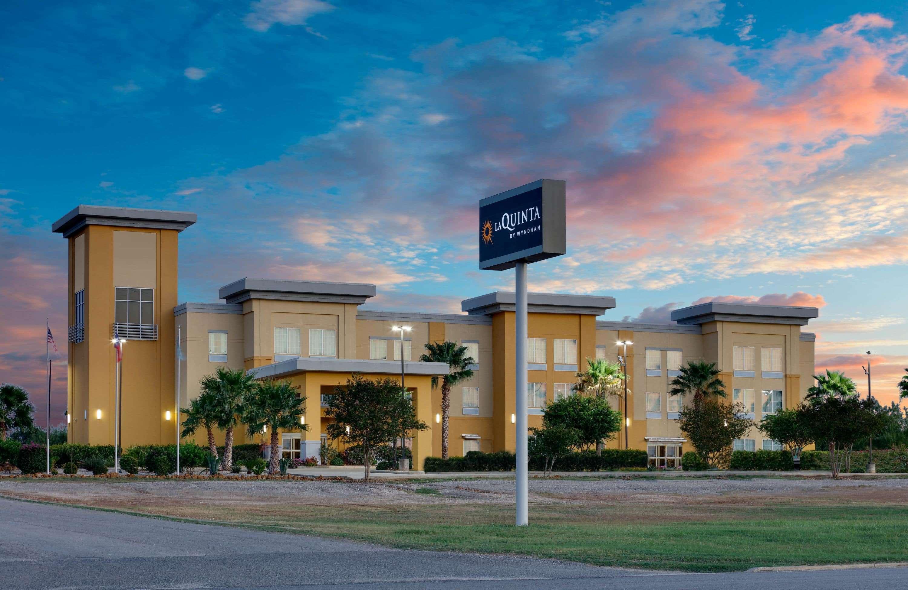 Отель La Quinta By Wyndham Jourdanton - Pleasanton Экстерьер фото