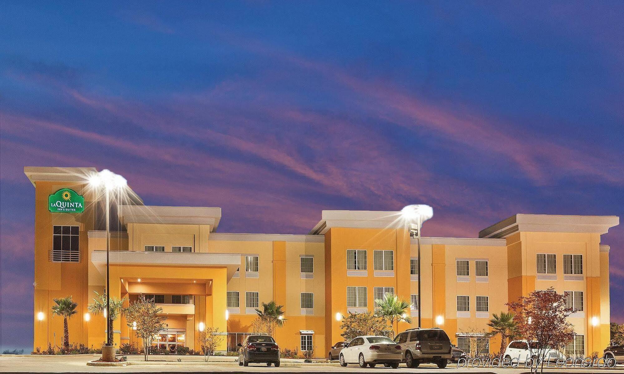Отель La Quinta By Wyndham Jourdanton - Pleasanton Экстерьер фото