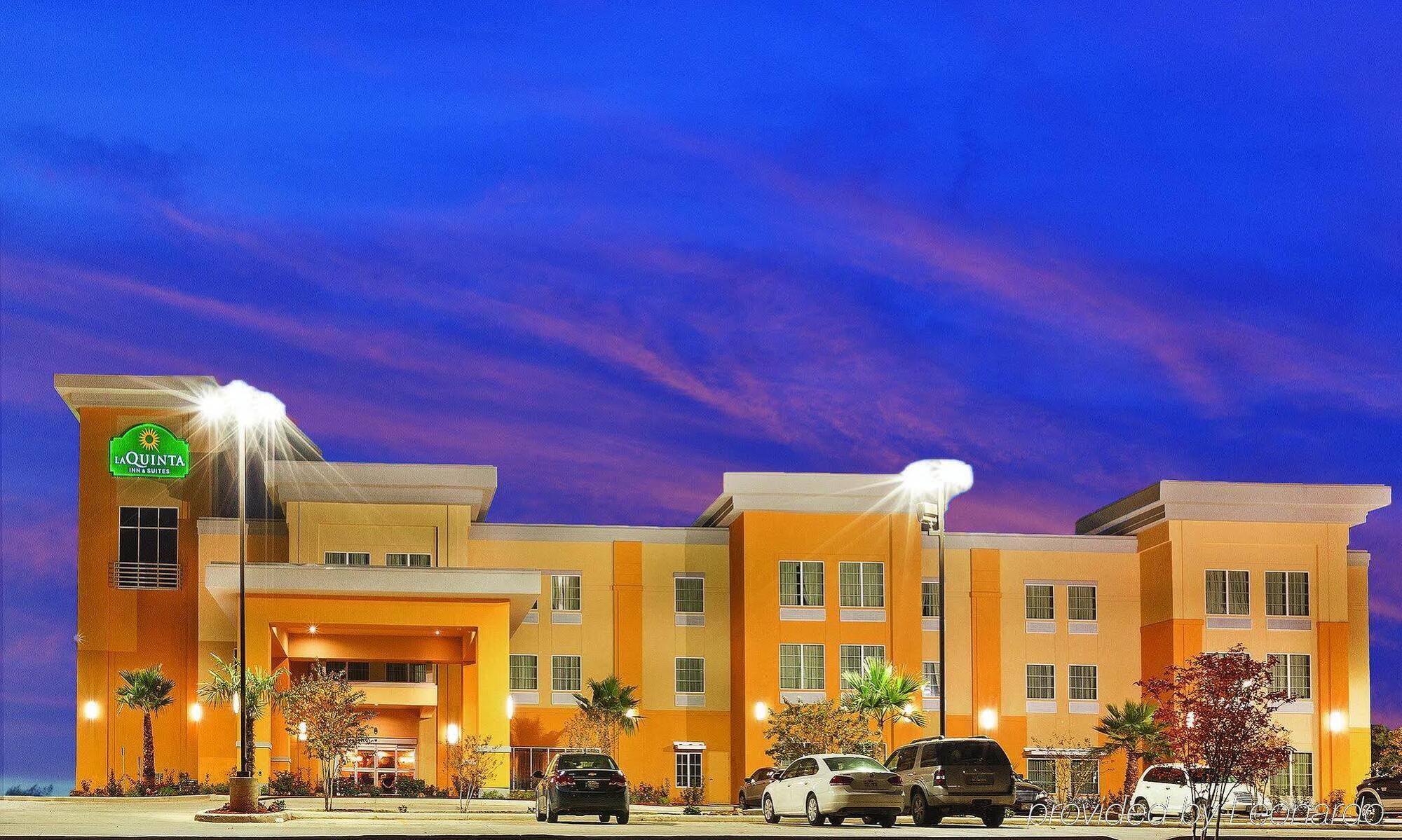 Отель La Quinta By Wyndham Jourdanton - Pleasanton Экстерьер фото